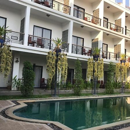 Apsara Sovannaphum Boutique Siem Reap Bagian luar foto