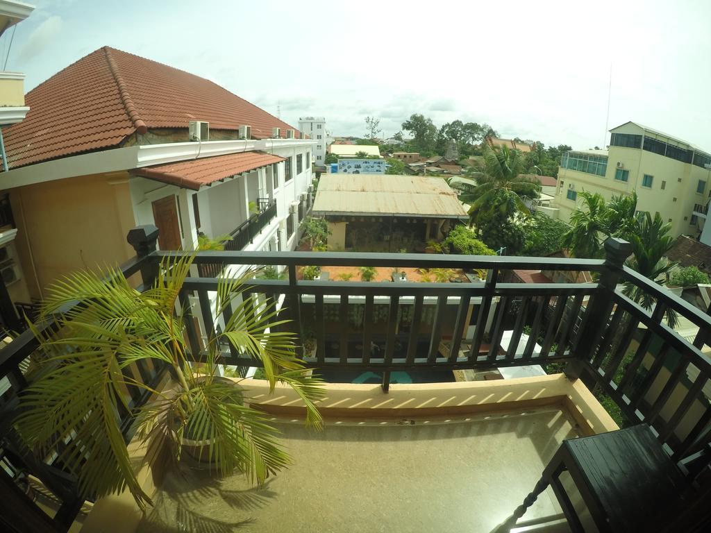 Apsara Sovannaphum Boutique Siem Reap Bagian luar foto