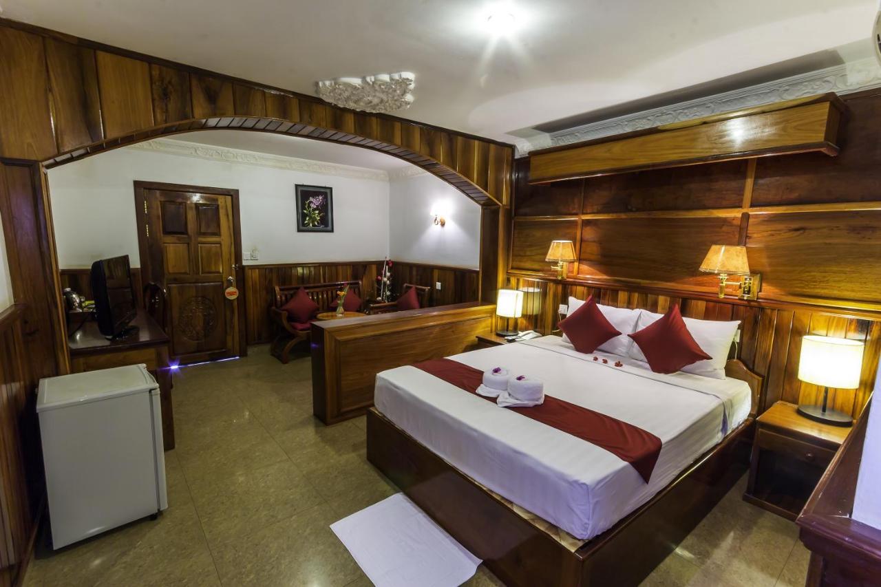 Apsara Sovannaphum Boutique Siem Reap Bagian luar foto