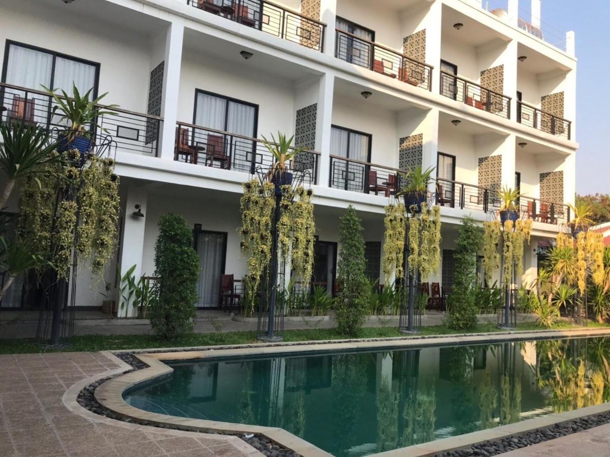 Apsara Sovannaphum Boutique Siem Reap Bagian luar foto